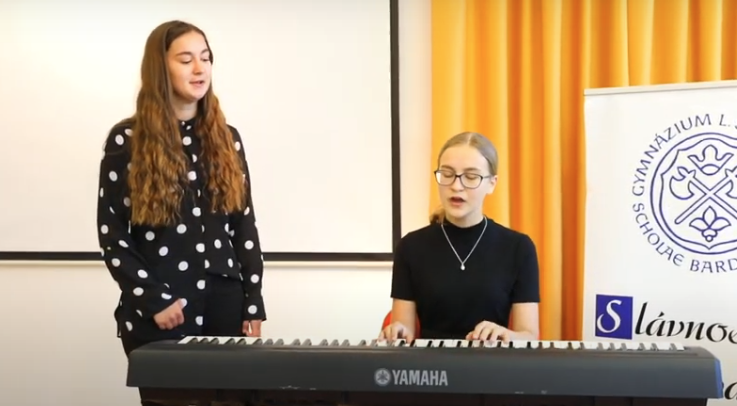 Slovak song sung by Hana and Katarina Molčanová