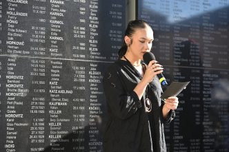 Lighting of the Memorial Candles by students from Leonard Stöckel High School