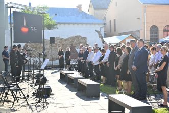 Rabbi Misha Kapustin from Bratislava (left) and Rabbi Zev Stiefl from Košice (right) recited the Kaddish and El Maleh Rahamim