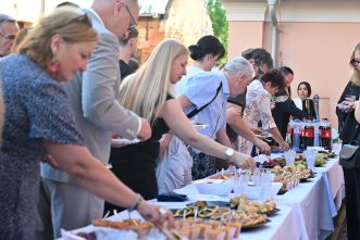 As the ceremony concluded, guests were invited to continue the evening with a reception outside the restored Beith Hamidrash