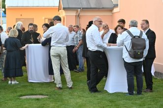 As the ceremony concluded, guests were invited to continue the evening with a reception outside the restored Beith Hamidrash